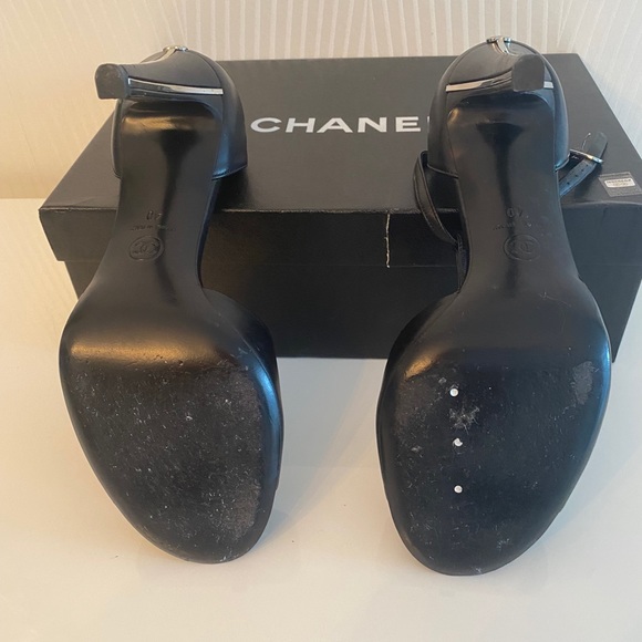 CHANEL Black Classic shoe with open toe lambskin - Picture 8 of 13